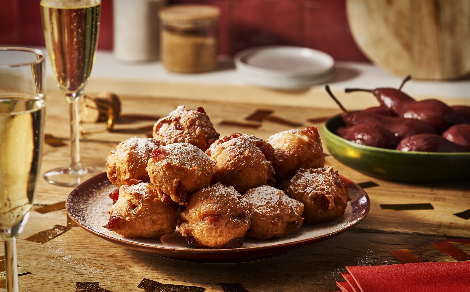 Oliebollen Met Stoofperen En Witte Chocolade Recept Koopmans